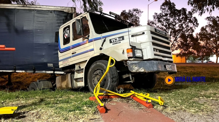 390_camionchoc-parque.jpg