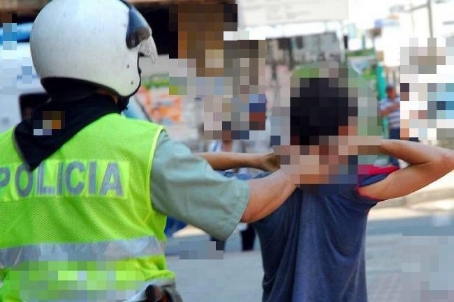 408_menordeedaddetenido.jpg