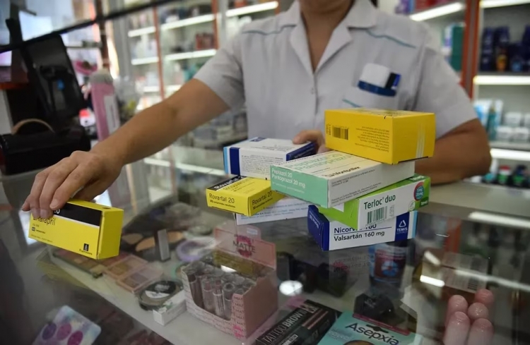 438_en-jes-s-mar-a-caroya-y-sinsacate-las-farmacias-entregar-n-los-remedios-en-bolsas-de-papel.jpg