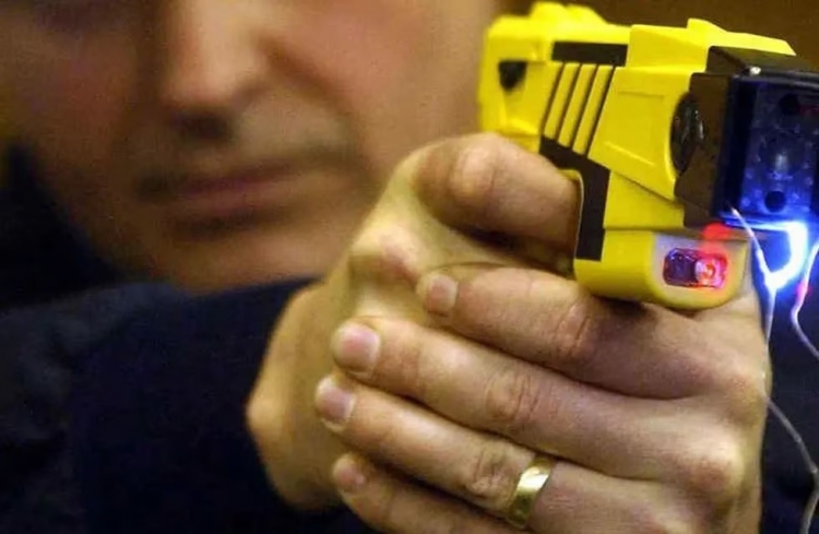 450_el-gobierno-compr-100-pistolas-taser-para-el-uso-de-fuerzas-federales.jpg