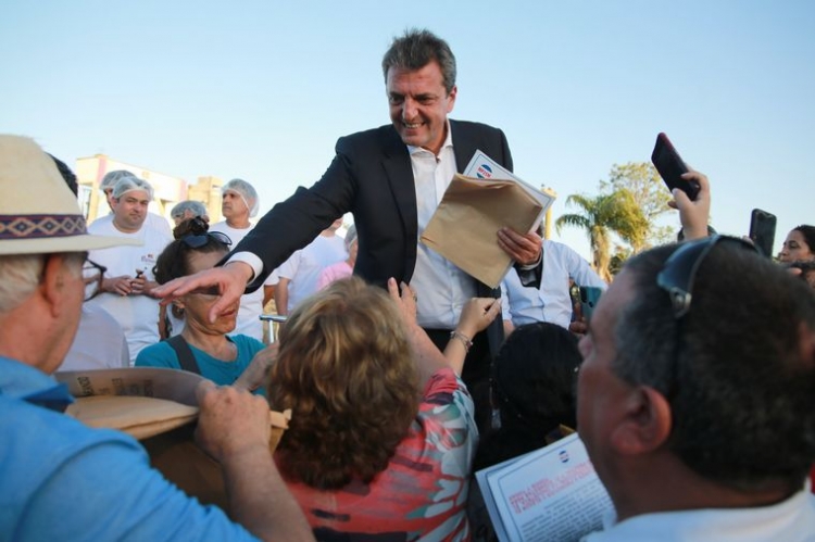 463_en-el-final-de-la-campa-a-massa-diserta-ante-empresarios-y-luego-con-j-venes.jpg
