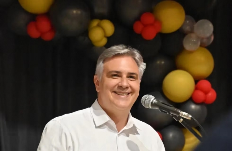 525_entre-globos-amarillos-as-fue-el-acto-del-pro-para-apoyar-la-candidatura-de-llaryora-a-gobernador.jpg