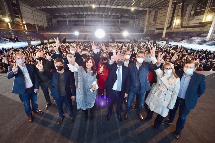 57_alberto-y-cristina-apuntaron-contra-macri-en-el-mensaje-final-ch.jpg