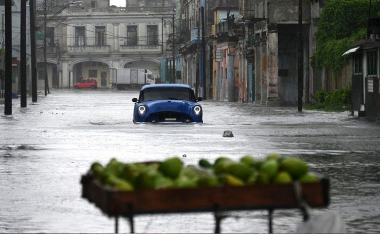 672_el-hurac-n-idalia-toc-tierra-en-florida-y-evac-an-las-zonas-costeras-del-golfo.jpg