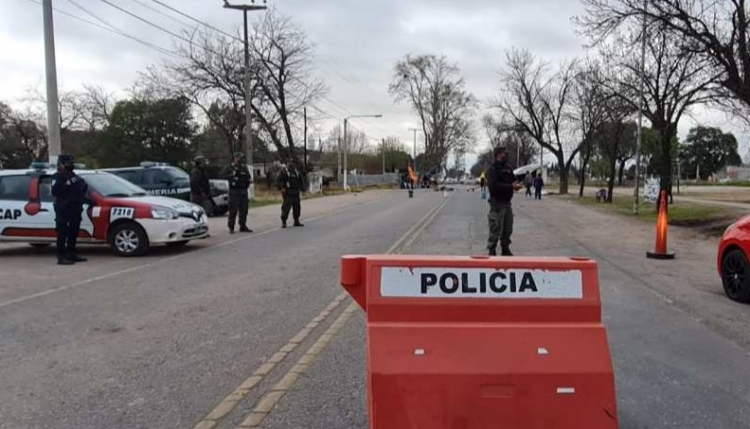 70_corte-total-en-colonia-caroya-1.jpg