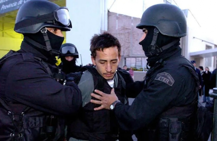 712_fue-detenido-nuevamente-mart-n-el-porte-o-luzi-armado-y-con-chaleco-antibala-de-la-polic-a.jpg