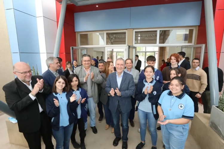 714_schiaretti-inaugur-la-escuela-proa-y-puso-en-marcha-la-planta-de-cloacas.jpg
