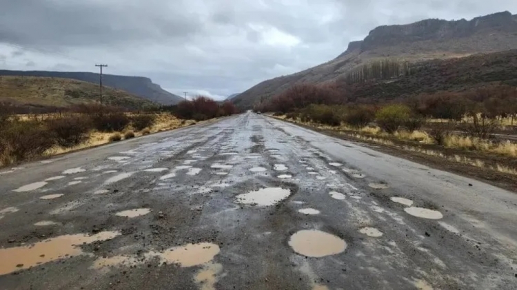 Intimaron a un bombero que mostró el mal estado de las rutas de Neuquén