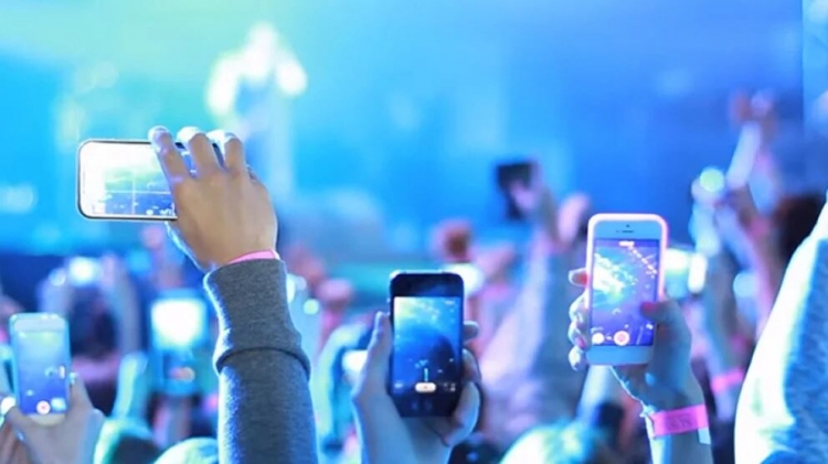 867_celulares-en-un-baile.jpg