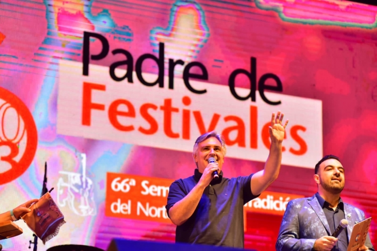 881_martin-llaryora-en-festival-de-dean-funes-1.jpg