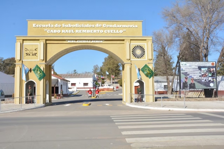 910_escueladesub.jpg