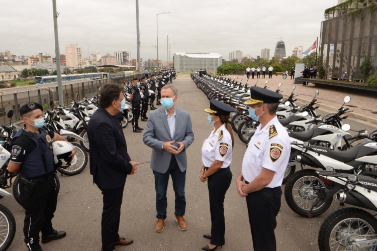 91_schiaretti-entreg-100-nuevas-motos-a-la-polic-a-ch.jpg