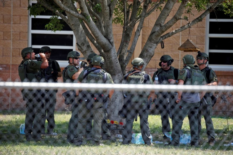 93_tiroteo-en-una-escuela-de-texas-deja-al-menos-14-ni-os-muertos-y-una-docena-de-heridos-ch.jpg