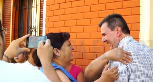 0_alejandro-teijeiro-saluda-a-la-gente.jpg