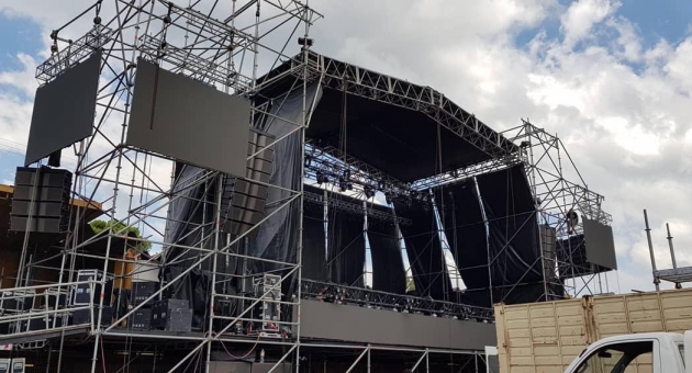 0_armado-escenario-2019.jpg