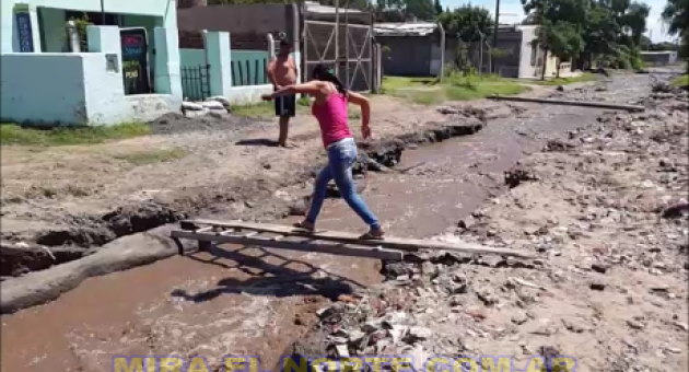 0_barrio-santa-ines-vecinos-cruzan-en-palos.png