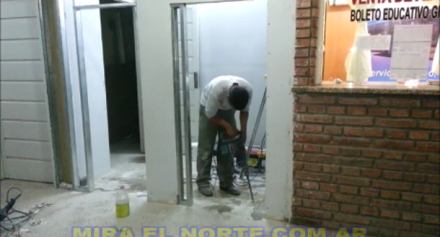 0_cajero-en-la-terminal.png