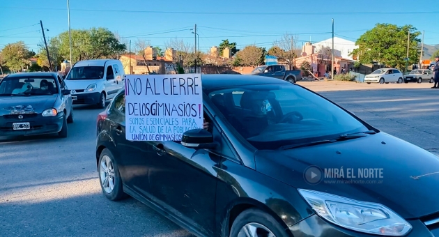 0_caravana-de-comerciantes-dean-funes-pandemia.jpg