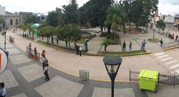 0_cola-cajero-dean-funes.jpg