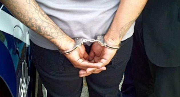 0_detenidos-esposado.jpg