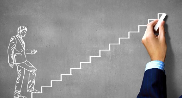 0_escalera-y-hombre.jpg