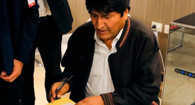 0_evo-morales-firma.jpg