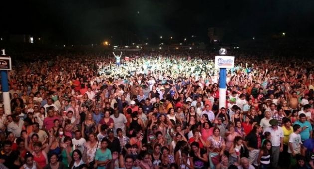 0_festival-de-dean-funes-gente.jpg