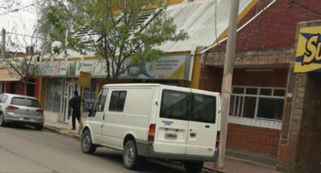 0_gamboa-en-la-puerta-de-la-cooperativa-r.jpg