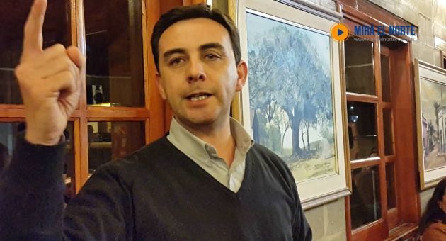0_gustavo-ruiz-en-cena-con-radicales.jpg