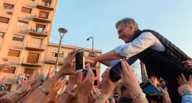 0_macri-caravana.jpg
