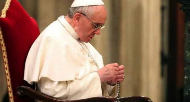 0_papa-rezando.jpg