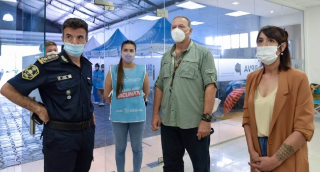 0_policia-se-vacunan-3-ch.jpg