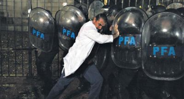 0_represion-a-docentes.jpg