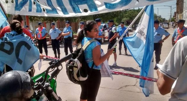 0_uepc-marcha-en-dean-funes.jpg