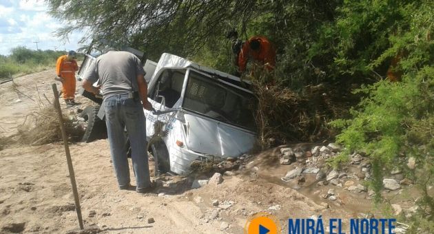 0_unimog-bomberos-empantanados.jpg