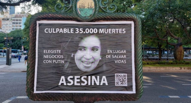 123_alberto-fern-ndez-conden-los-carteles-que-acusan-de-asesina-a-cristina-kirchner.jpg
