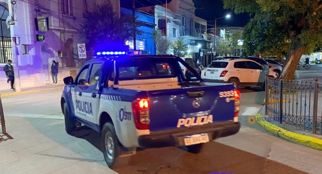 171_movil-polcia-de-noche-centro.jpg