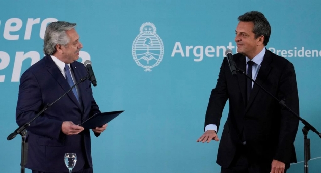189_en-un-acto-multitudinario-massa-jur-como-ministro-de-econom-a-ch.jpg