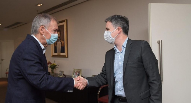189_juan-schiaretti-expone-en-la-fundaci-n-mediterr-nea-ch.jpg