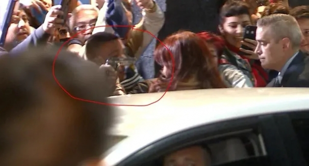 189_le-apuntaron-con-un-arma-a-cristina-kirchner-frente-a-su-casa.jpg