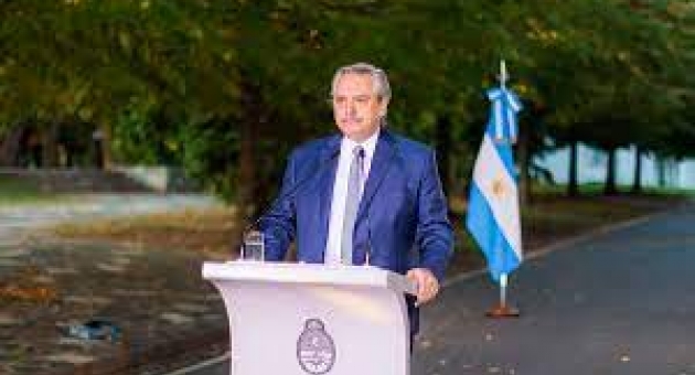 22_alberto-homenajea-a-los-muertos-por-covid-ch.jpg