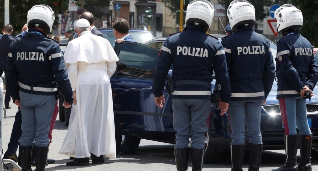 22_interceptaron-una-carta-con-tres-balas-dirigidas-al-papa-francisco-ch.jpg