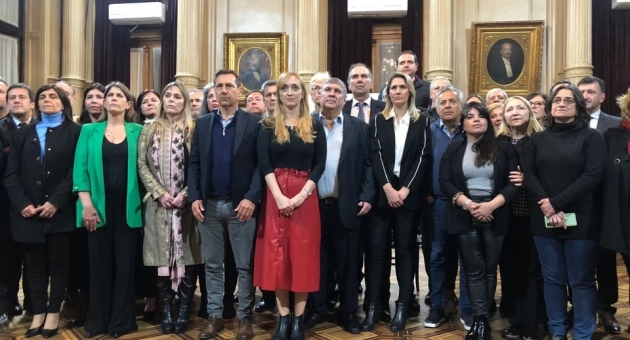 291_oficialismo-y-oposici-n-reunidos-en-el-congreso-tras-el-atentado.jpg