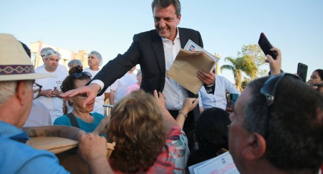463_en-el-final-de-la-campa-a-massa-diserta-ante-empresarios-y-luego-con-j-venes.jpg