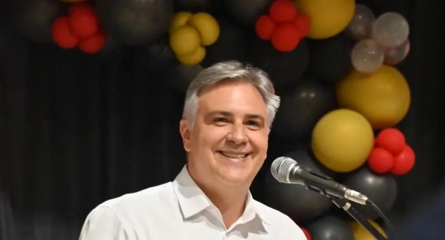 525_entre-globos-amarillos-as-fue-el-acto-del-pro-para-apoyar-la-candidatura-de-llaryora-a-gobernador.jpg