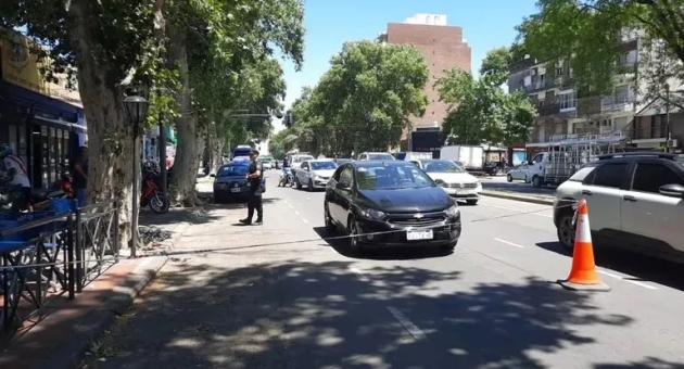 734_balean-un-auto-de-la-familia-de-antonela-roccuzzo-y-roban-ocho-millones-de-pesos-en-rosario.jpg