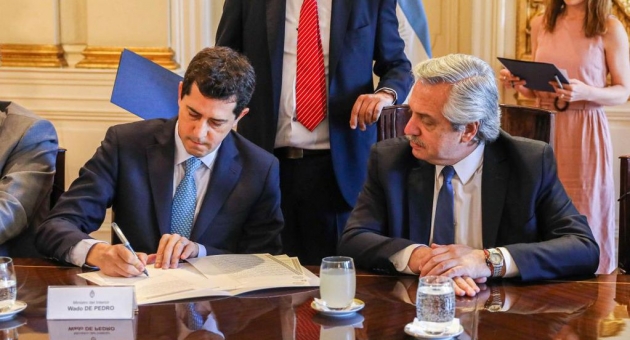 74_fern-ndez-se-mostrar-con-de-pedro-en-un-encuentro-con-gobernadores-ch.jpg
